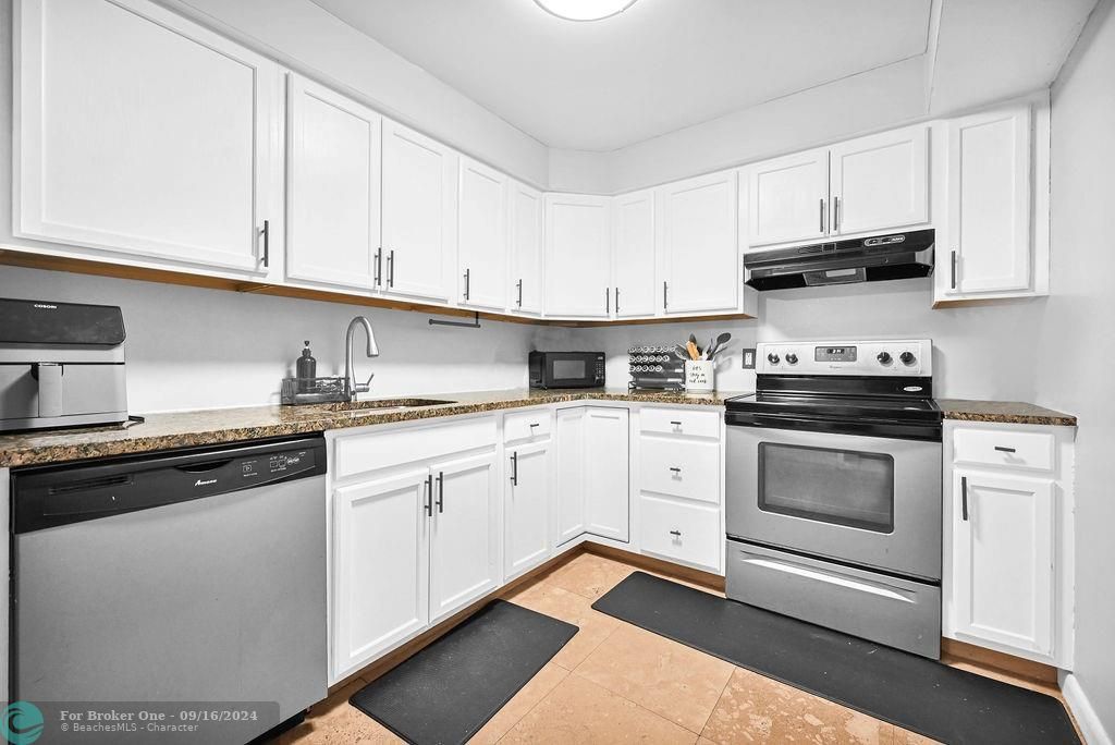 Active With Contract: $195,000 (2 beds, 2 baths, 1060 Square Feet)