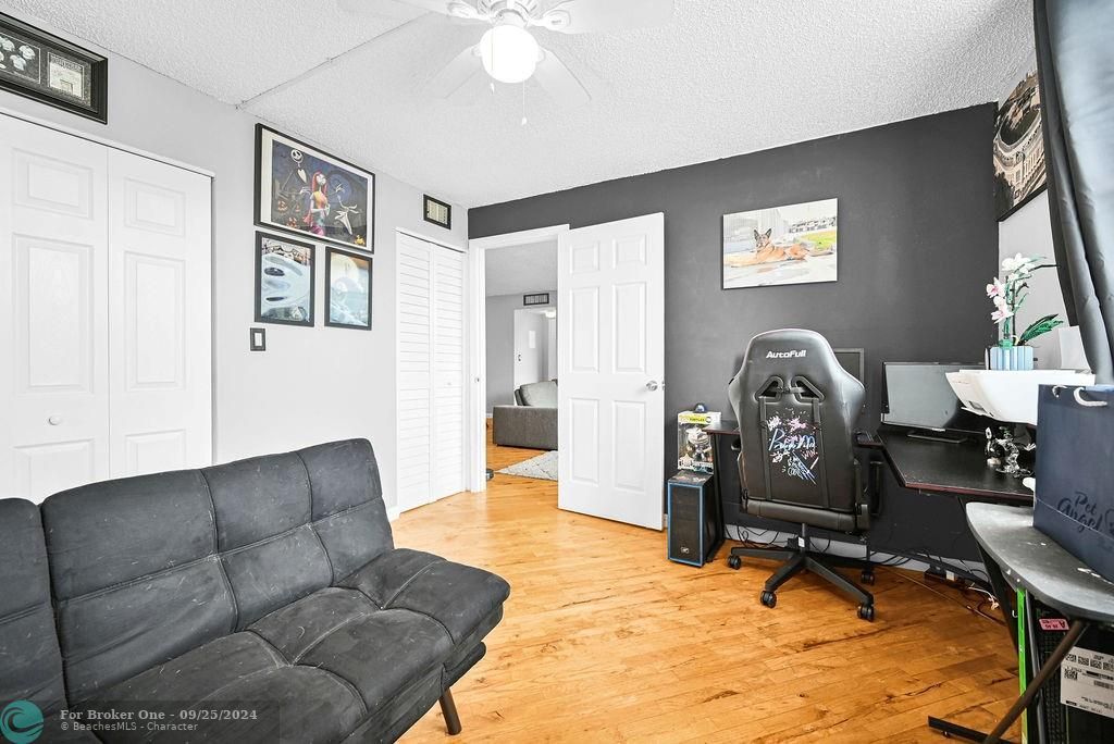 Active With Contract: $195,000 (2 beds, 2 baths, 1060 Square Feet)