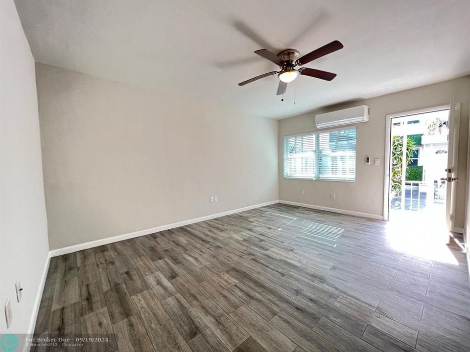 For Rent: $2,200 (1 beds, 1 baths, 15676 Square Feet)