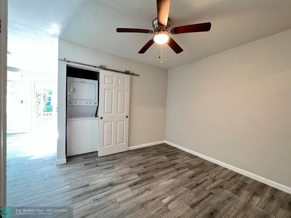 For Rent: $2,200 (1 beds, 1 baths, 15676 Square Feet)