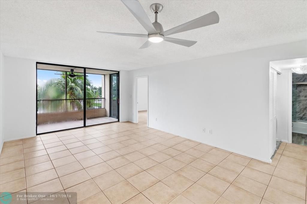 Active With Contract: $2,300 (2 beds, 2 baths, 1049 Square Feet)