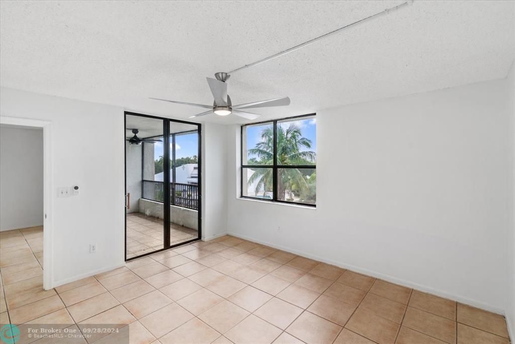 Active With Contract: $2,300 (2 beds, 2 baths, 1049 Square Feet)