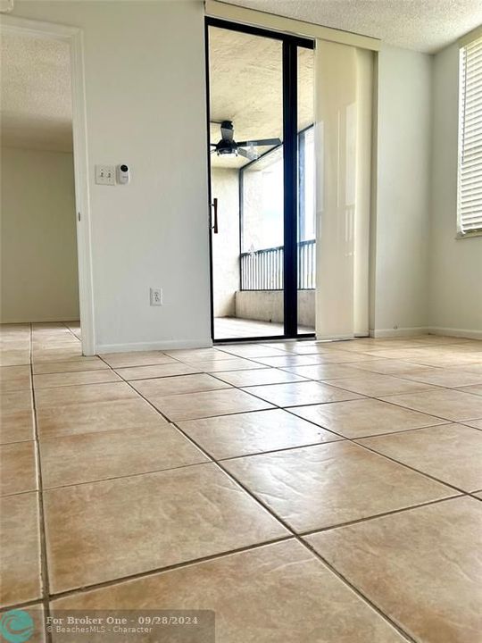 Active With Contract: $2,300 (2 beds, 2 baths, 1049 Square Feet)