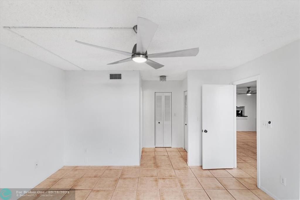 Active With Contract: $2,300 (2 beds, 2 baths, 1049 Square Feet)