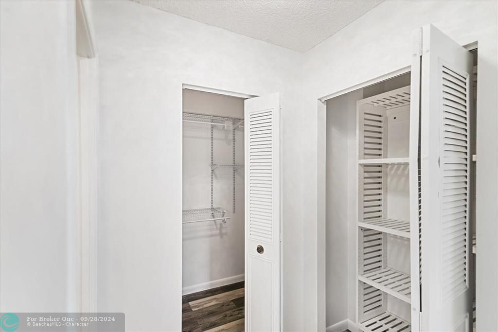 Active With Contract: $2,300 (2 beds, 2 baths, 1049 Square Feet)