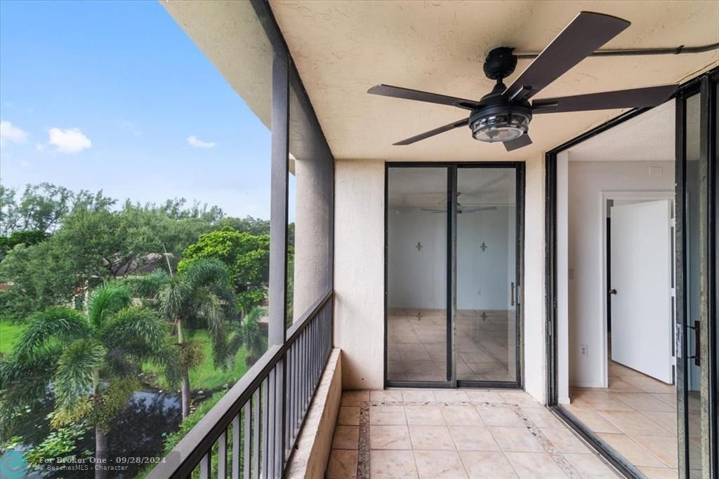 Active With Contract: $2,300 (2 beds, 2 baths, 1049 Square Feet)