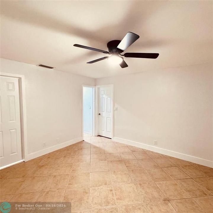 For Sale: $3,500 (3 beds, 2 baths, 1484 Square Feet)