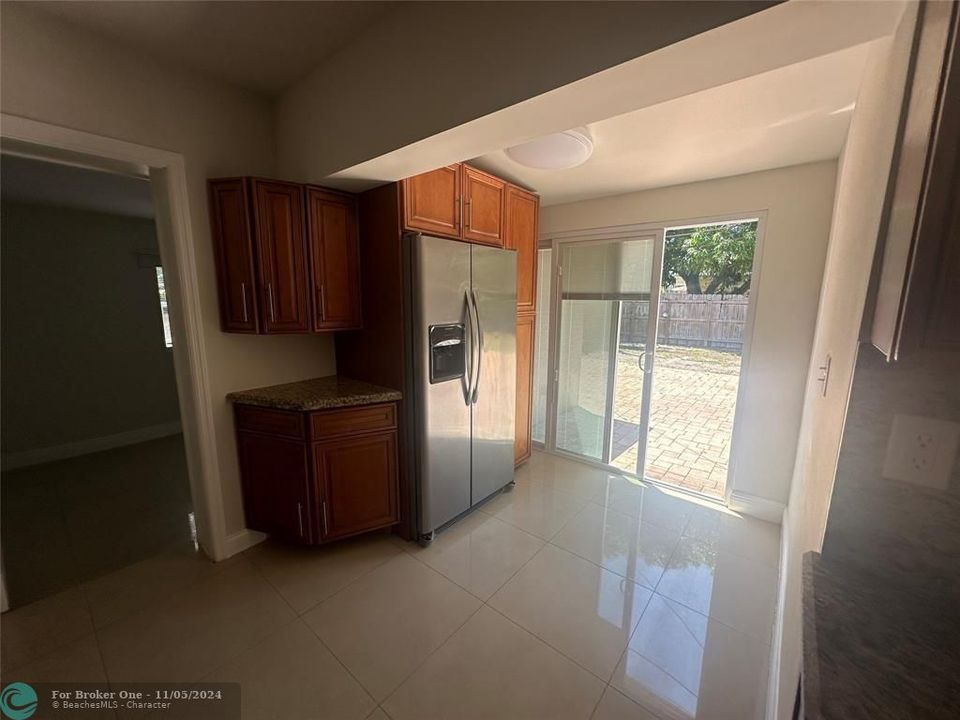 For Rent: $3,200 (3 beds, 2 baths, 820 Square Feet)