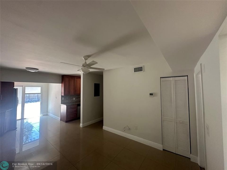 For Rent: $3,200 (3 beds, 2 baths, 820 Square Feet)