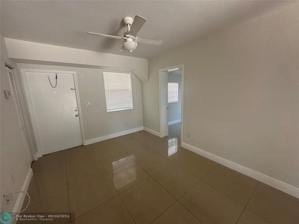 For Rent: $3,200 (3 beds, 2 baths, 820 Square Feet)