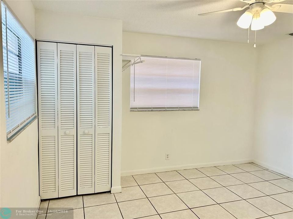 Active With Contract: $1,100 (0 beds, 1 baths, 350 Square Feet)