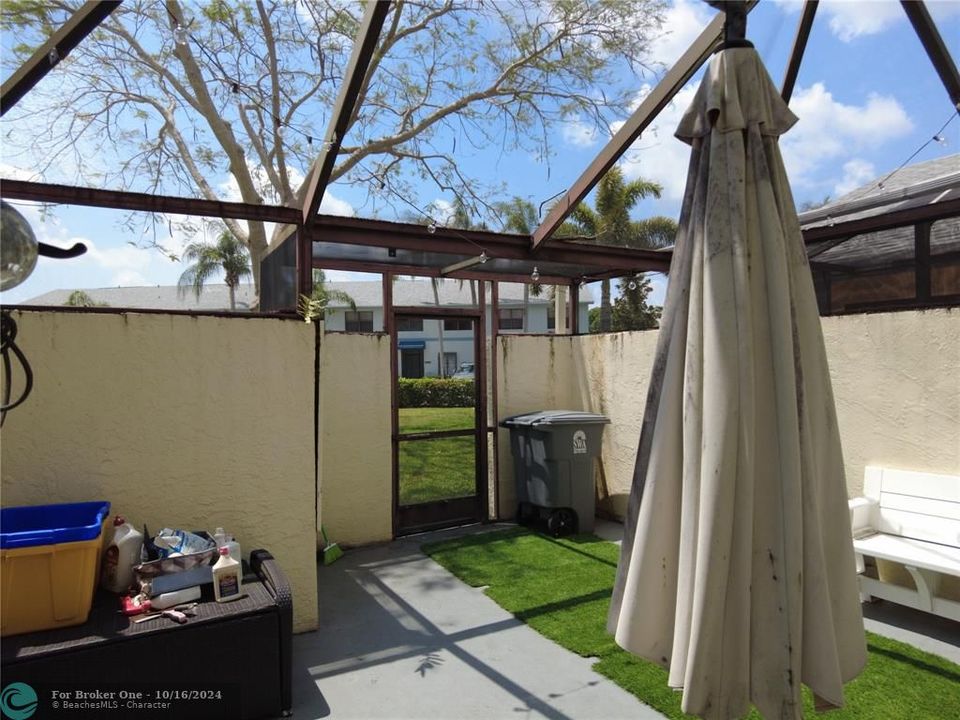 For Sale: $349,900 (2 beds, 2 baths, 1236 Square Feet)