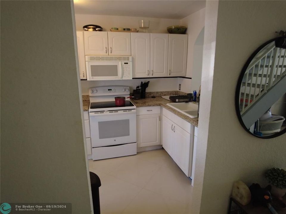 For Sale: $349,900 (2 beds, 2 baths, 1236 Square Feet)