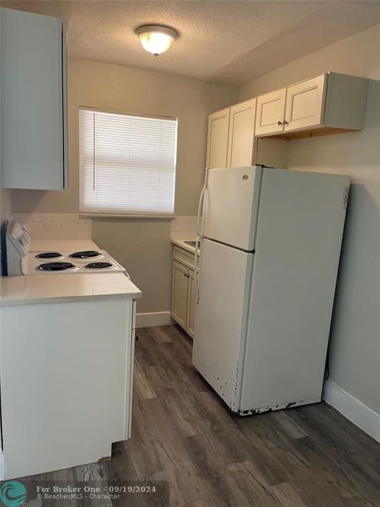 For Sale: $1,495 (1 beds, 1 baths, 550 Square Feet)