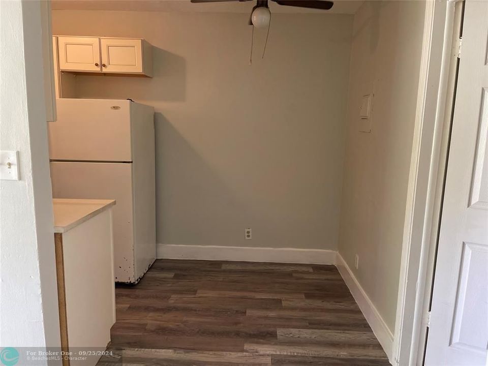 For Sale: $1,495 (1 beds, 1 baths, 550 Square Feet)