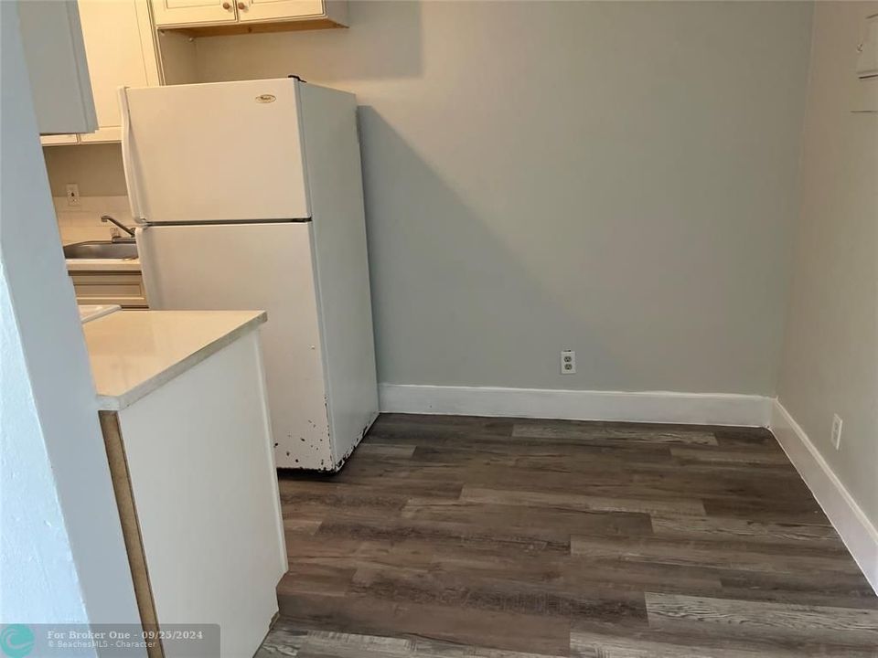 For Sale: $1,495 (1 beds, 1 baths, 550 Square Feet)