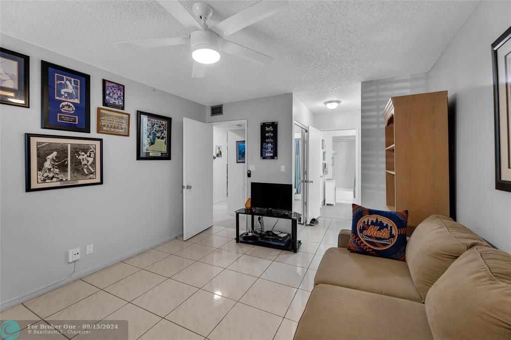 For Sale: $318,500 (2 beds, 2 baths, 1227 Square Feet)