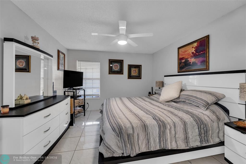 For Sale: $318,500 (2 beds, 2 baths, 1227 Square Feet)