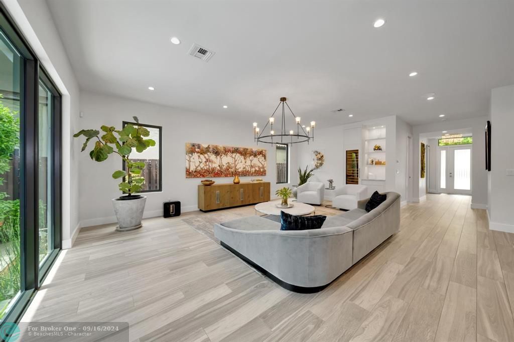 For Sale: $3,395,000 (4 beds, 4 baths, 3438 Square Feet)