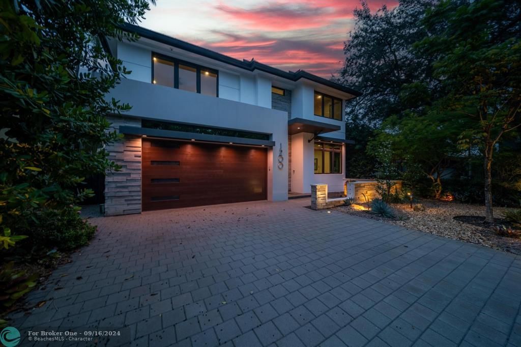 For Sale: $3,395,000 (4 beds, 4 baths, 3438 Square Feet)