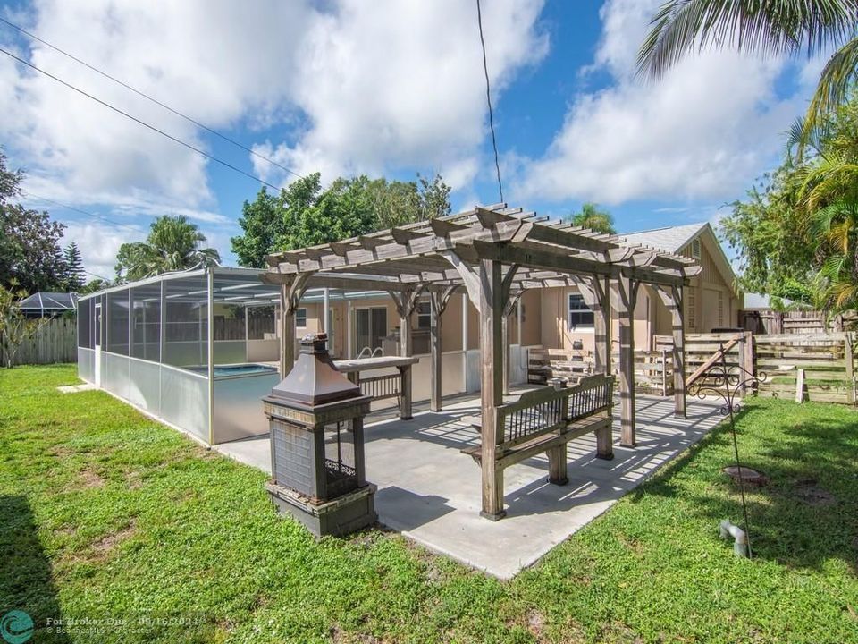 For Sale: $350,000 (2 beds, 2 baths, 1504 Square Feet)