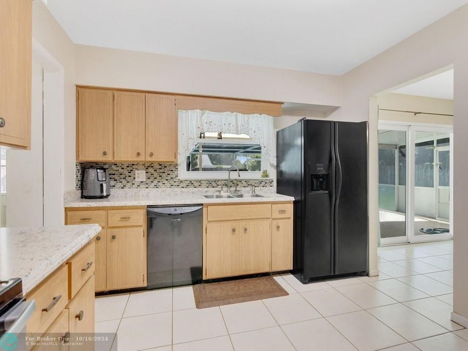 For Sale: $350,000 (2 beds, 2 baths, 1504 Square Feet)