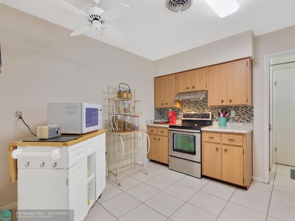 For Sale: $350,000 (2 beds, 2 baths, 1504 Square Feet)