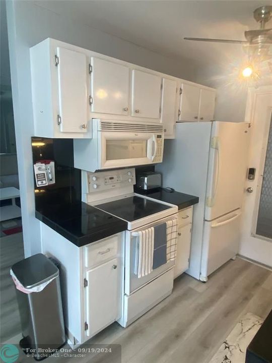 For Rent: $2,250 (1 beds, 1 baths, 640 Square Feet)