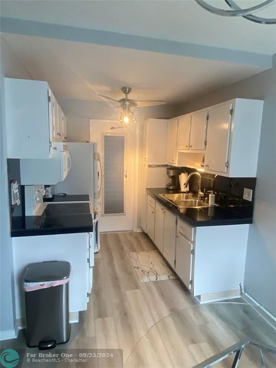 For Rent: $2,250 (1 beds, 1 baths, 640 Square Feet)