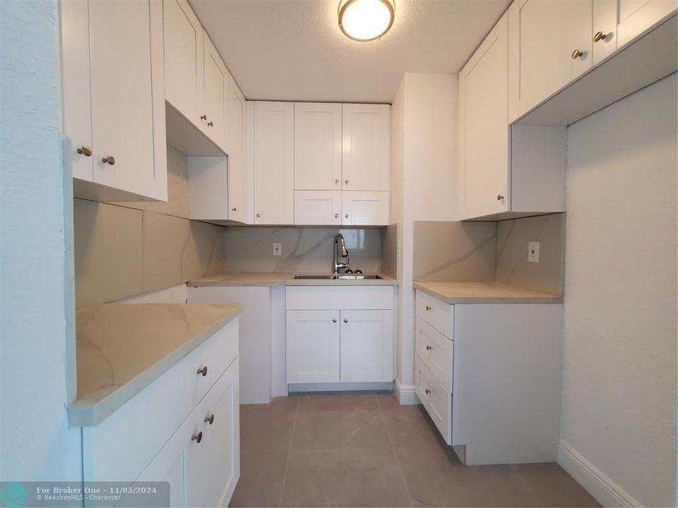 For Rent: $2,300 (2 beds, 2 baths, 883 Square Feet)