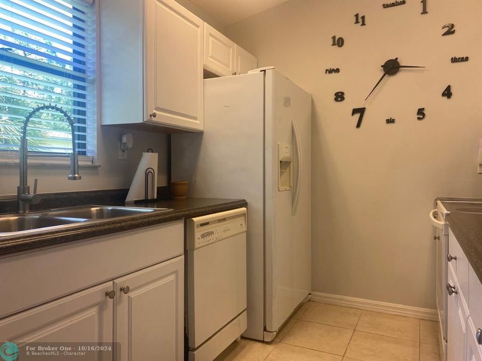 For Sale: $320,000 (2 beds, 2 baths, 1352 Square Feet)