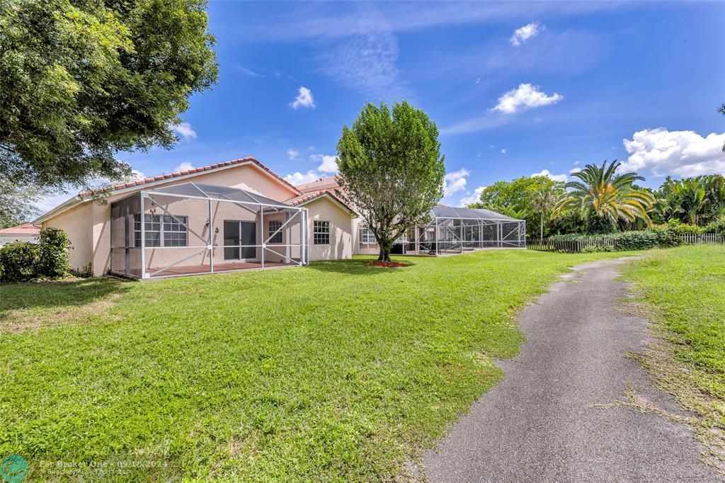 For Sale: $560,000 (3 beds, 2 baths, 1662 Square Feet)