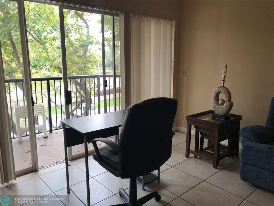 For Sale: $292,200 (2 beds, 2 baths, 984 Square Feet)