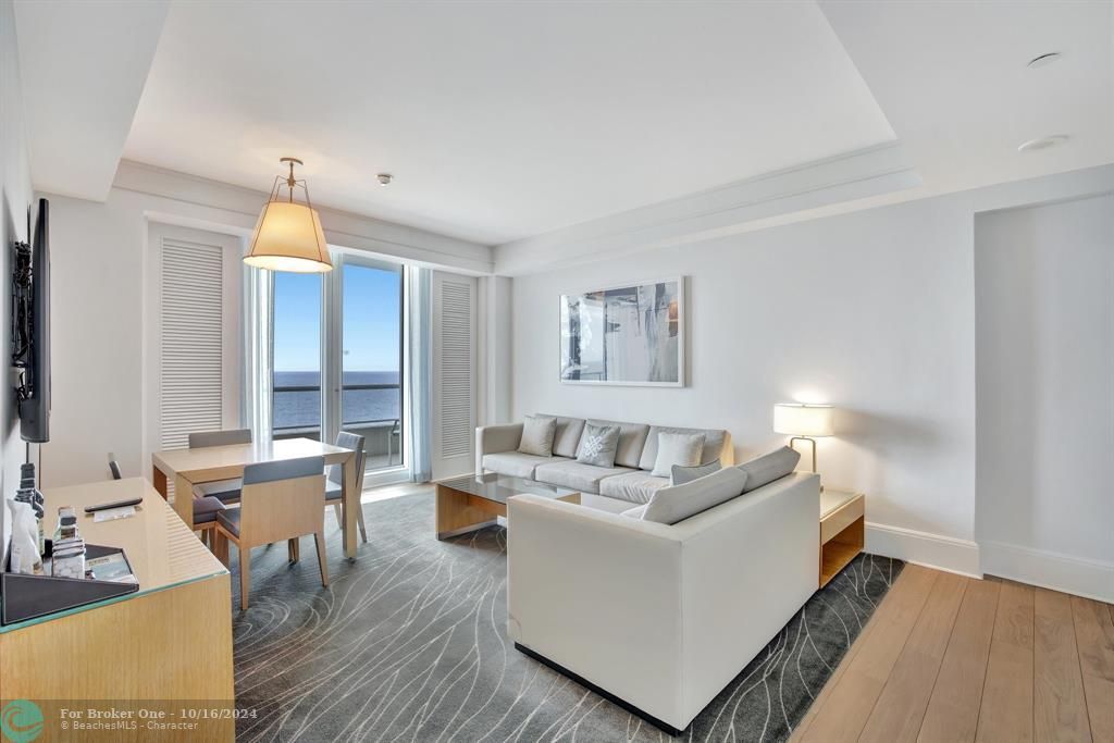 For Sale: $1,450,000 (1 beds, 1 baths, 818 Square Feet)