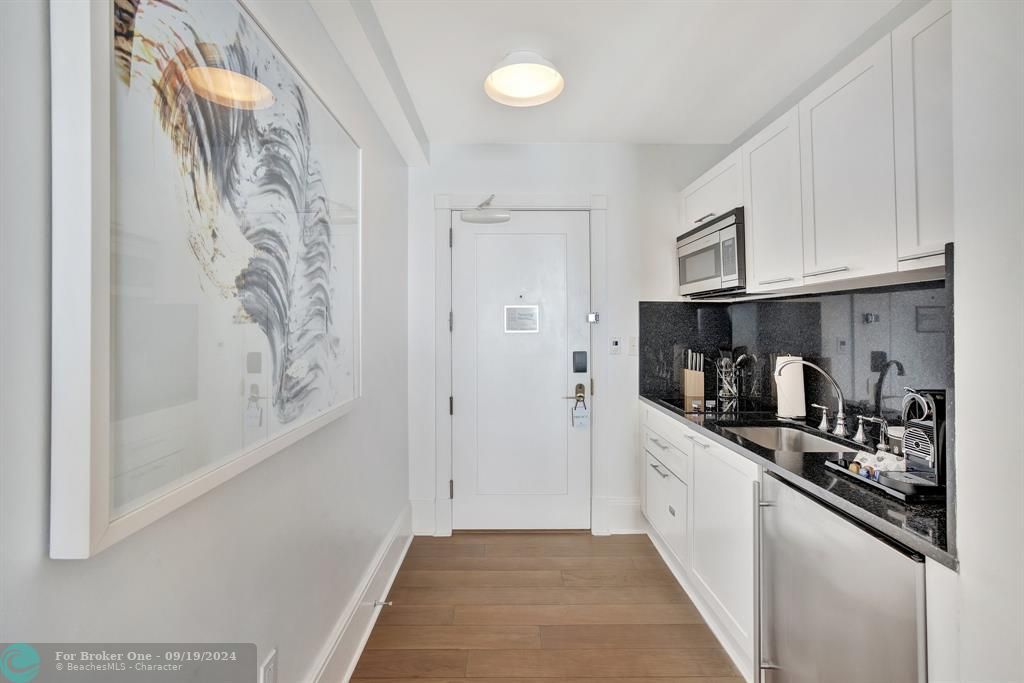 For Sale: $1,450,000 (1 beds, 1 baths, 818 Square Feet)