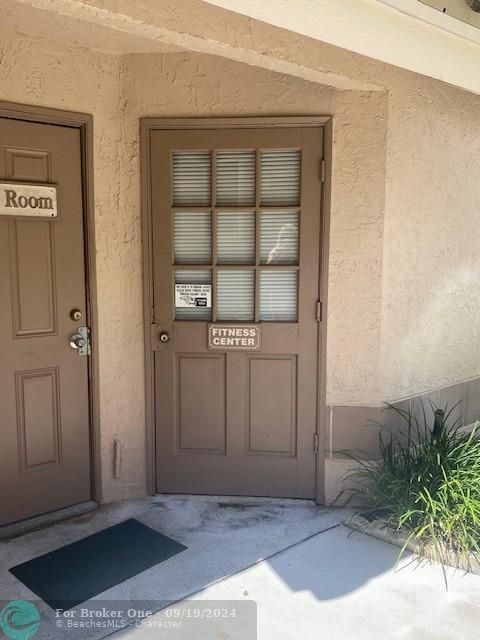 For Sale: $235,000 (1 beds, 1 baths, 805 Square Feet)