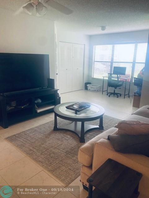 For Sale: $235,000 (1 beds, 1 baths, 805 Square Feet)