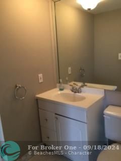 For Rent: $2,200 (1 beds, 1 baths, 890 Square Feet)