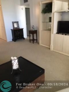 For Rent: $2,200 (1 beds, 1 baths, 890 Square Feet)