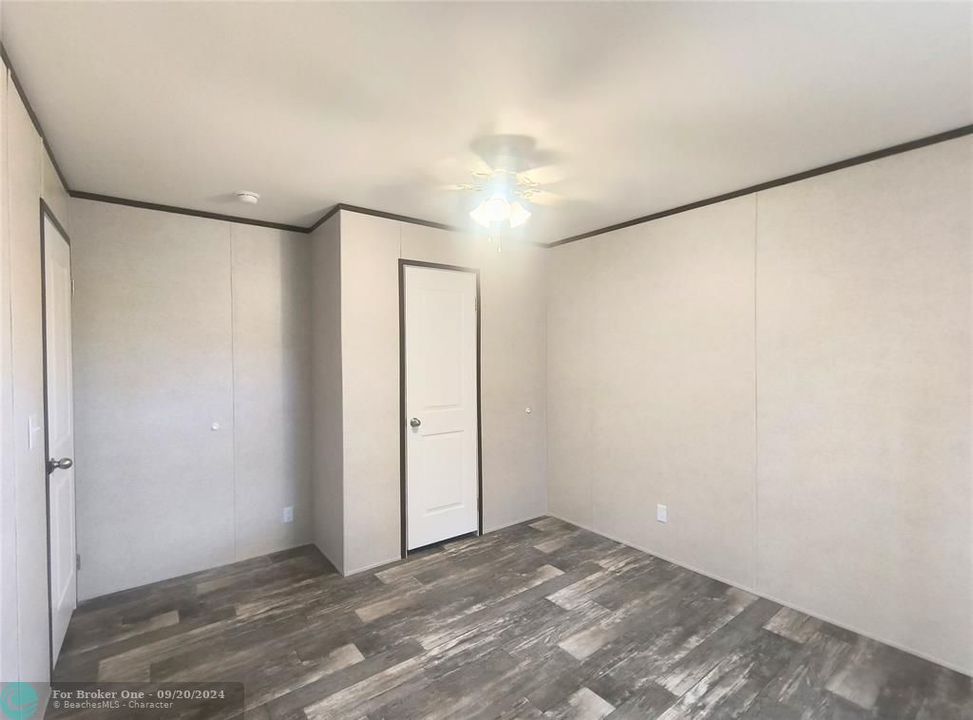 For Sale: $350,000 (4 beds, 2 baths, 1904 Square Feet)