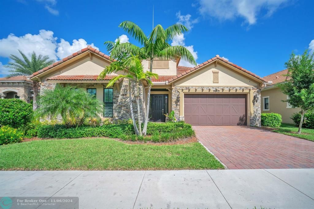 For Sale: $1,050,000 (2 beds, 2 baths, 2739 Square Feet)