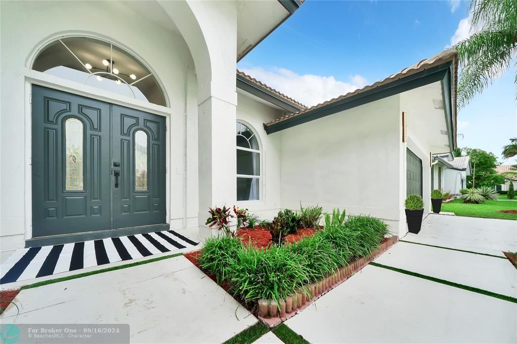 For Sale: $825,000 (4 beds, 2 baths, 2935 Square Feet)