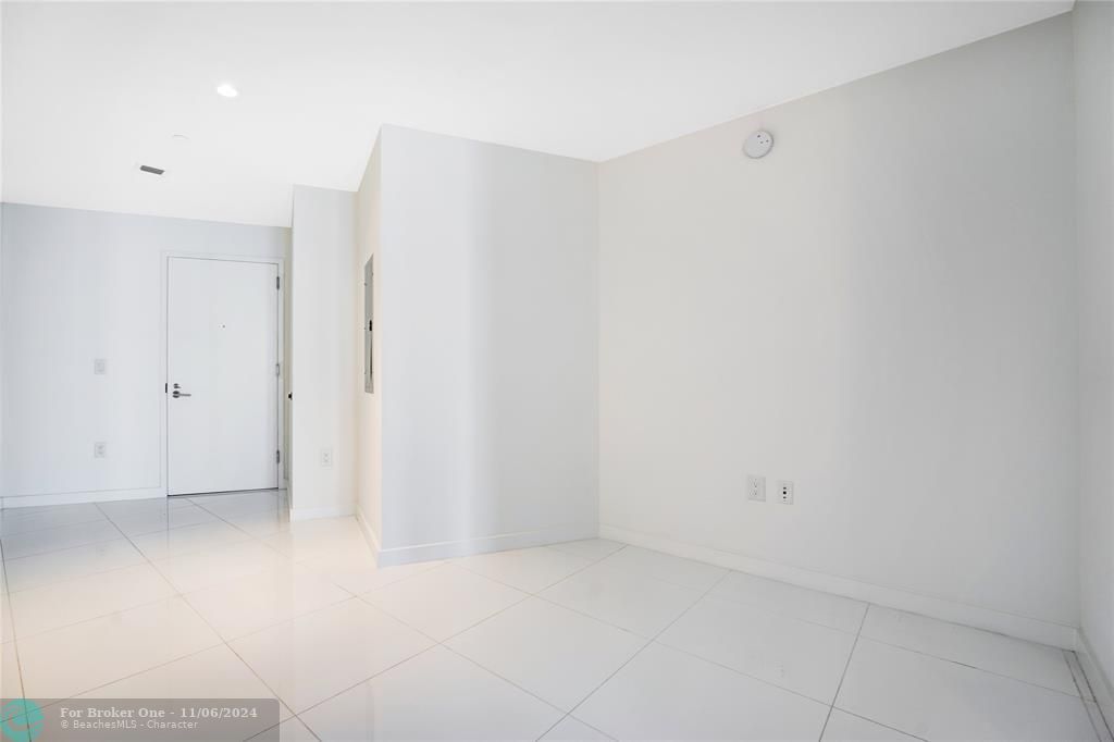 Active With Contract: $4,150 (1 beds, 2 baths, 1018 Square Feet)