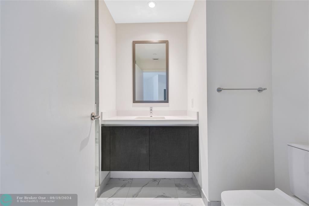 Active With Contract: $4,150 (1 beds, 2 baths, 1018 Square Feet)