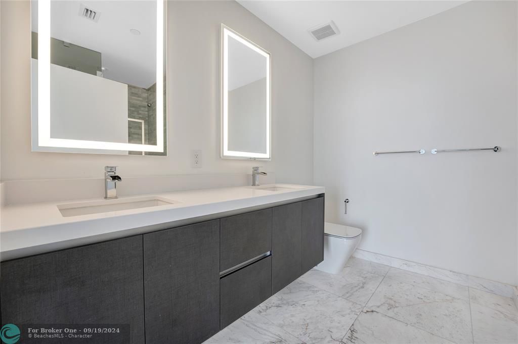 Active With Contract: $4,150 (1 beds, 2 baths, 1018 Square Feet)