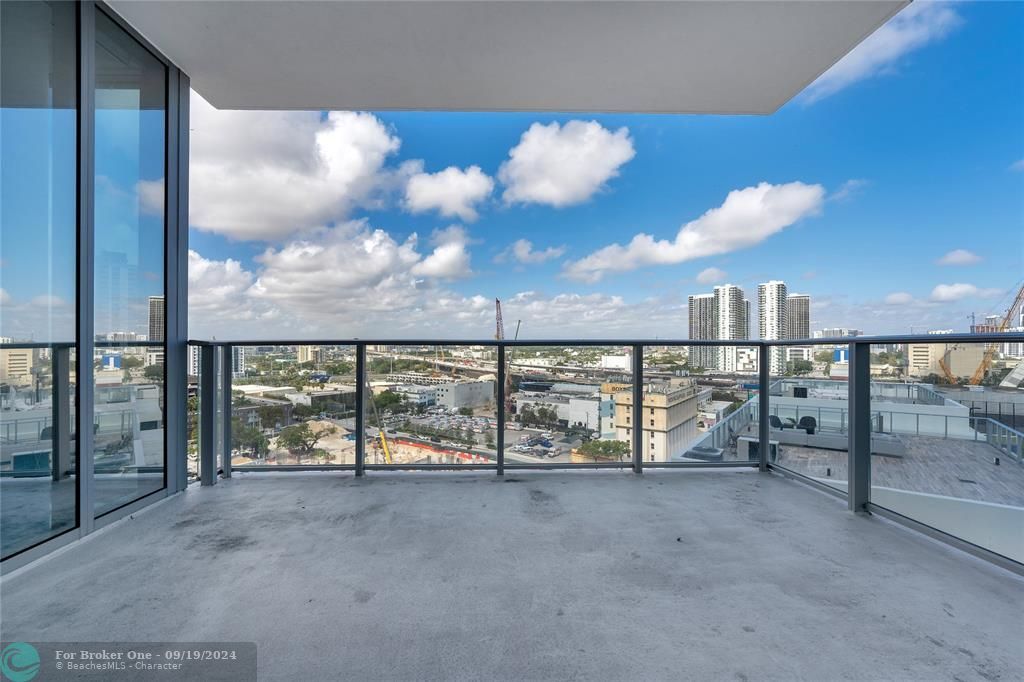 Active With Contract: $4,150 (1 beds, 2 baths, 1018 Square Feet)