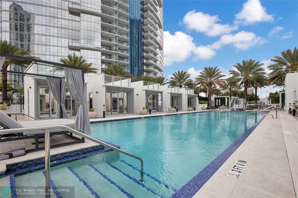 Active With Contract: $4,150 (1 beds, 2 baths, 1018 Square Feet)