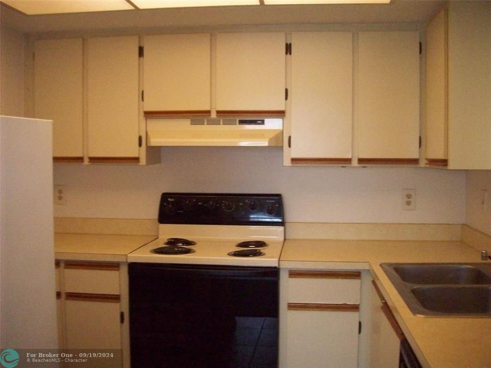 For Rent: $1,600 (2 beds, 2 baths, 782 Square Feet)