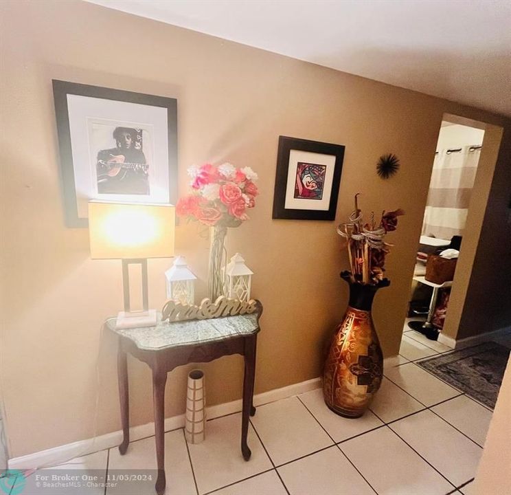 For Sale: $200,000 (2 beds, 2 baths, 1002 Square Feet)