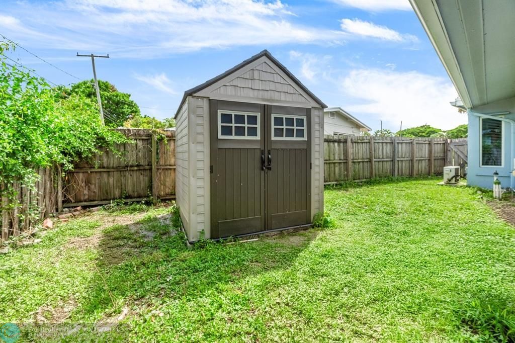 For Sale: $650,000 (4 beds, 2 baths, 1712 Square Feet)